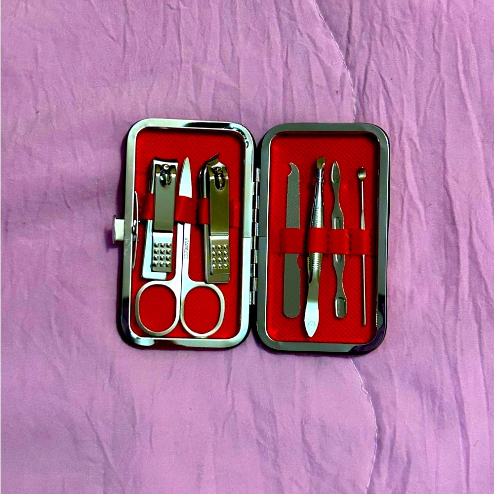 Hello Kitty Manicure Set - Picture 2 of 2